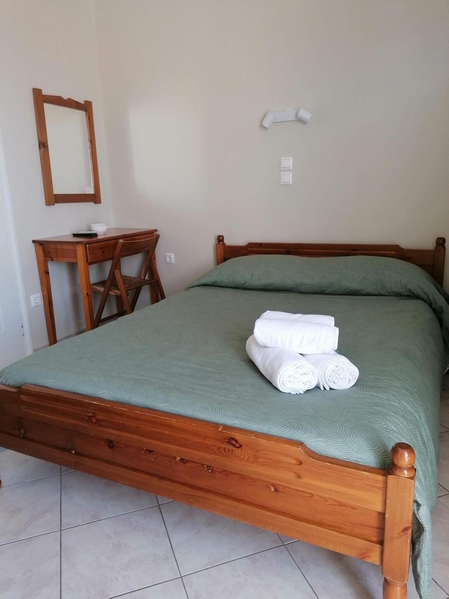 Ta Adelfia Aparthotel Pylos Bilik gambar