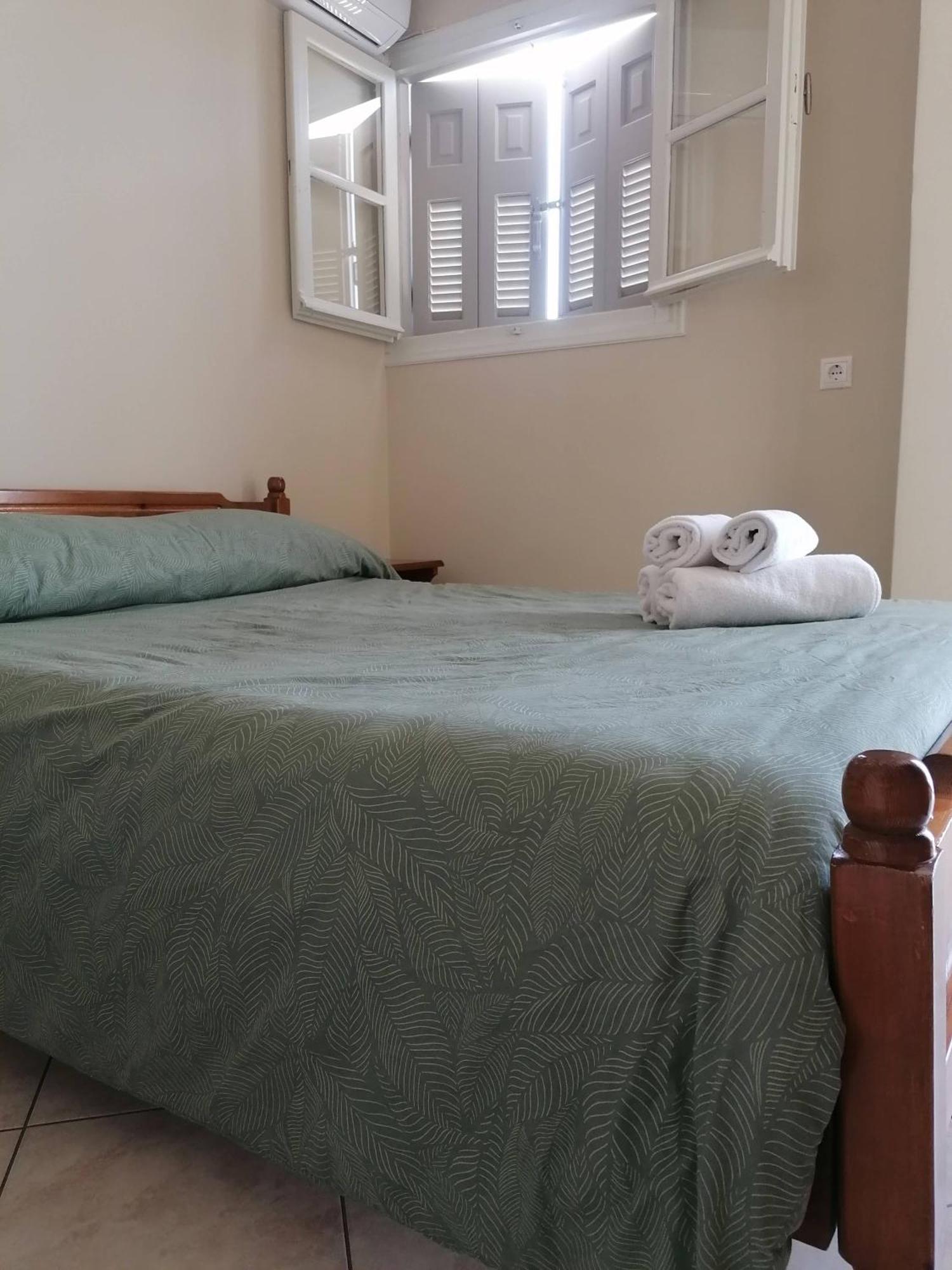 Ta Adelfia Aparthotel Pylos Bilik gambar