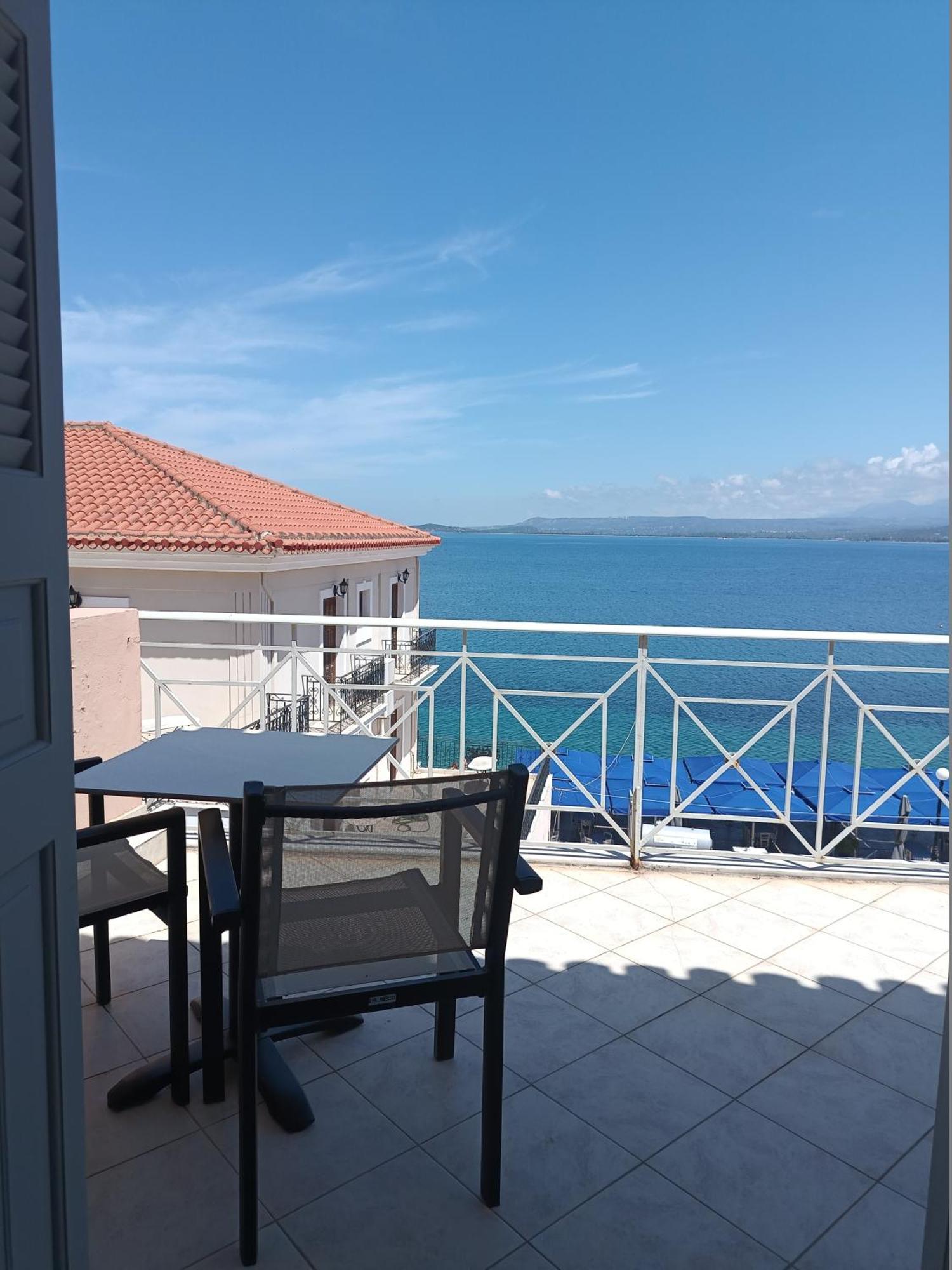 Ta Adelfia Aparthotel Pylos Luaran gambar