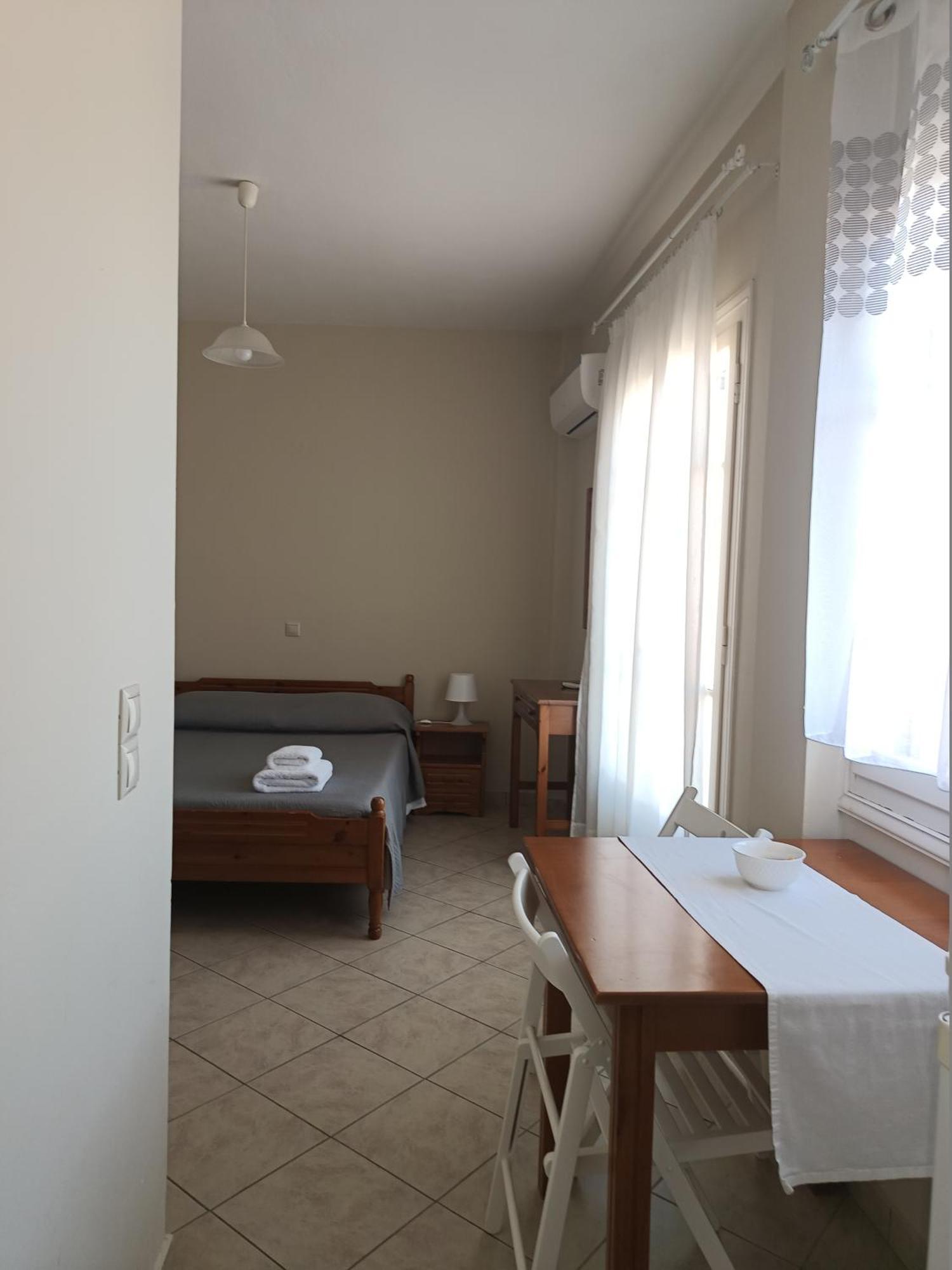 Ta Adelfia Aparthotel Pylos Luaran gambar