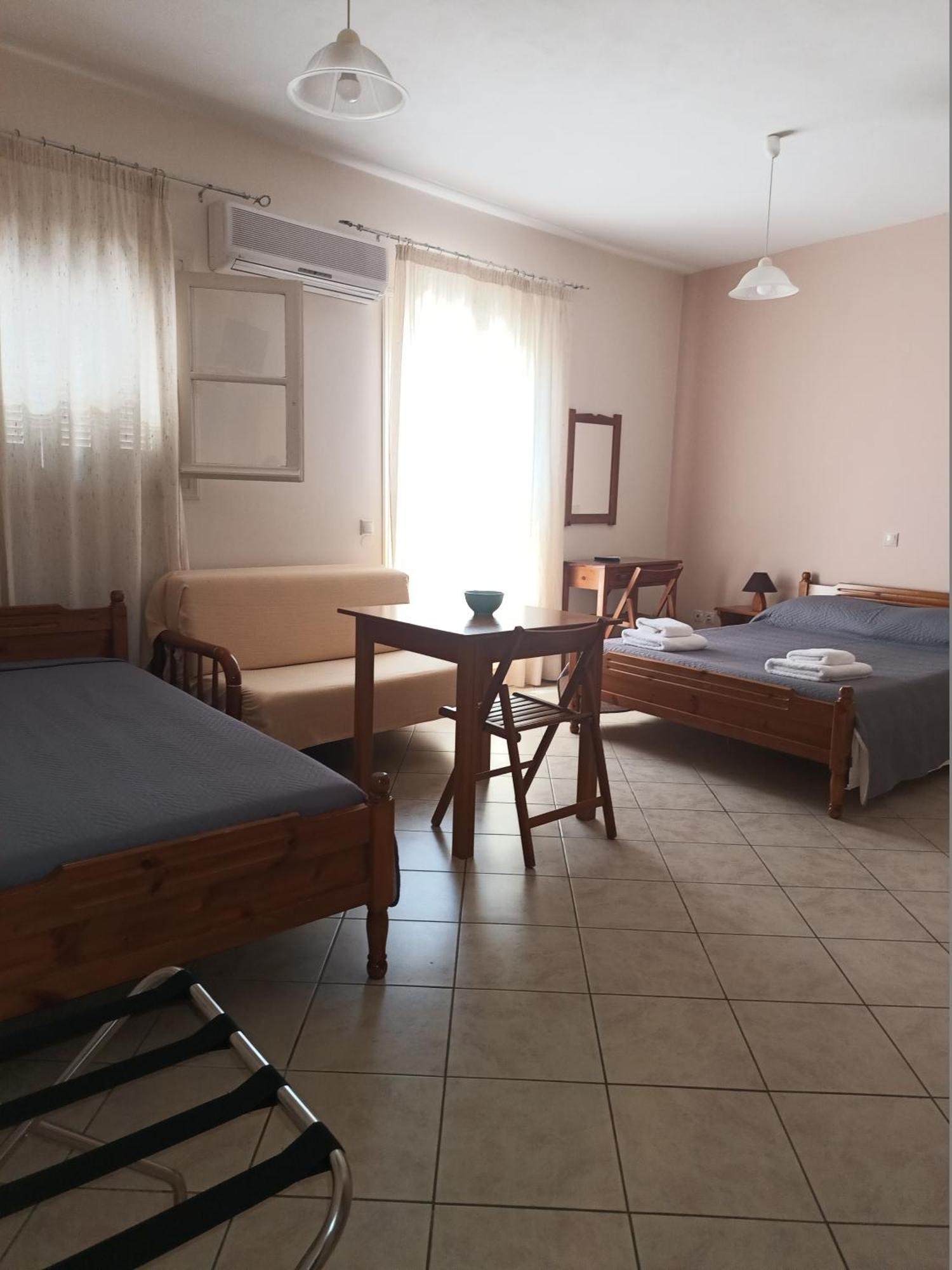 Ta Adelfia Aparthotel Pylos Luaran gambar